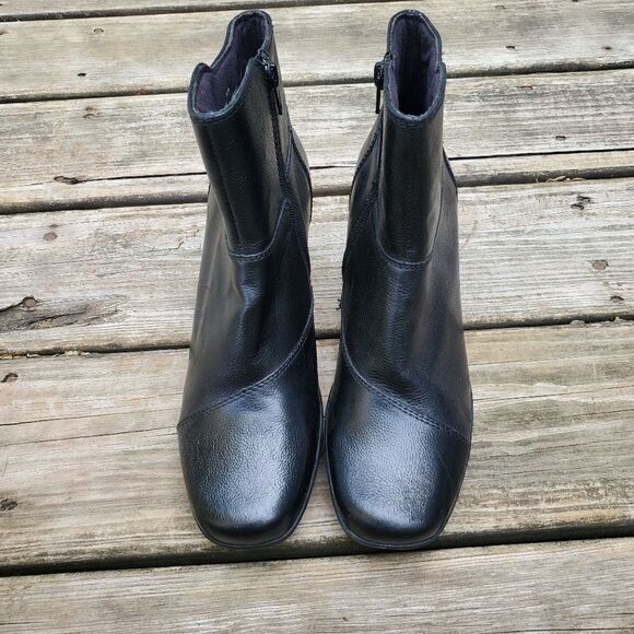 Clarks Bendables Black Leather Chunky Heel Side Zip Ankle Boots Booties 8.5 - Picture 3 of 7